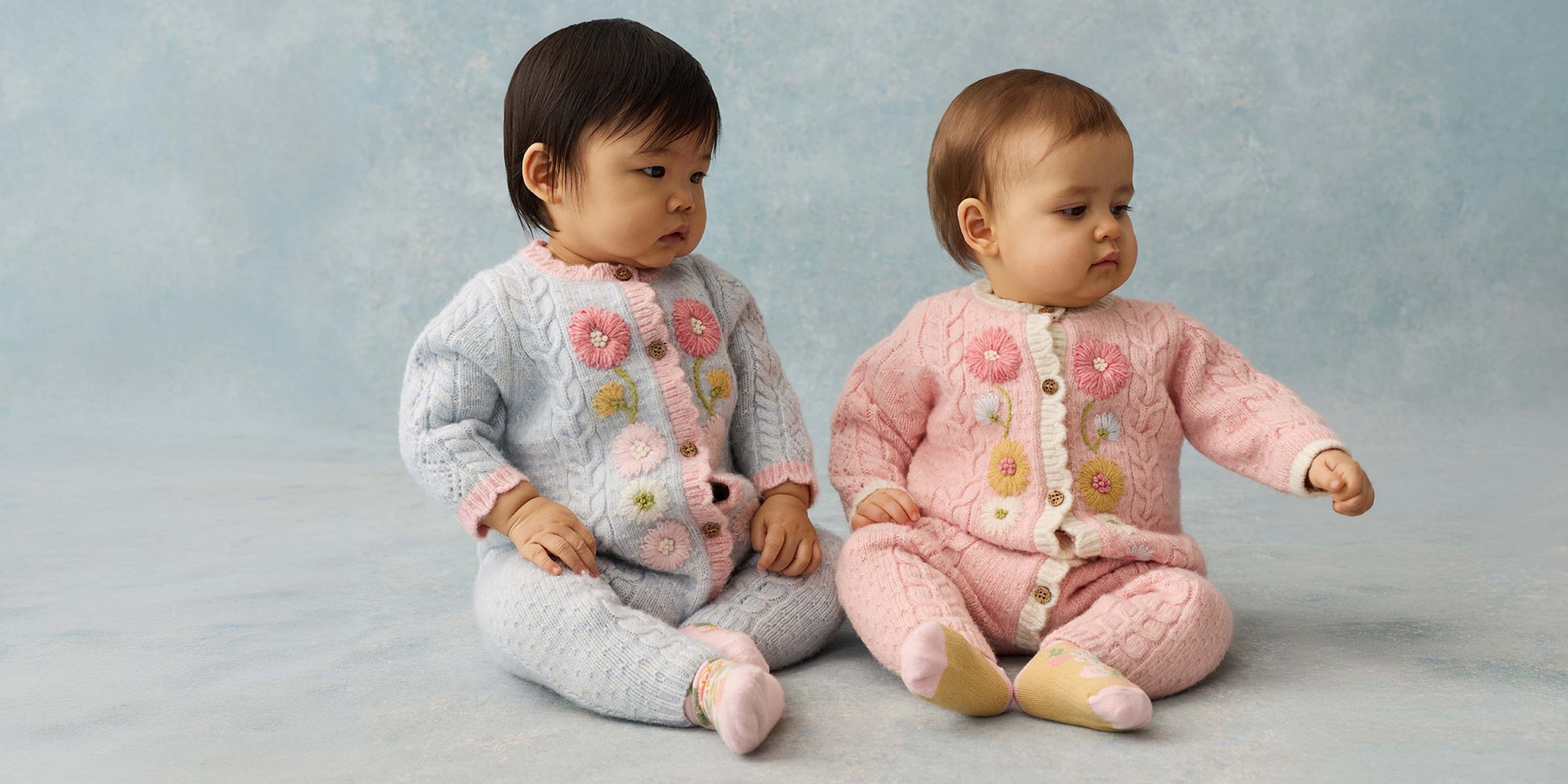 LE VESTIAIRE DES TOUT-PETITS